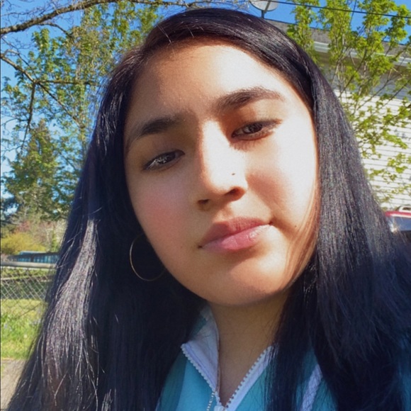 Meet your Posher, Cassandra - Picture 1 of 1